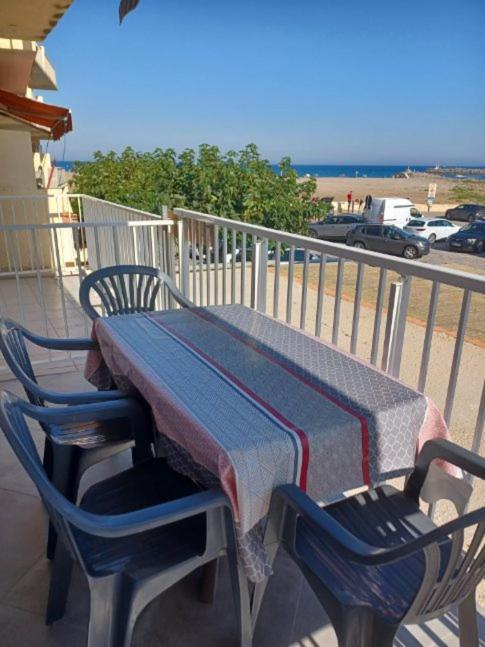 Superbe Appartement Avec Vue Sur Le Port Et Plage Saint-Pierre-la-Mer  Экстерьер фото